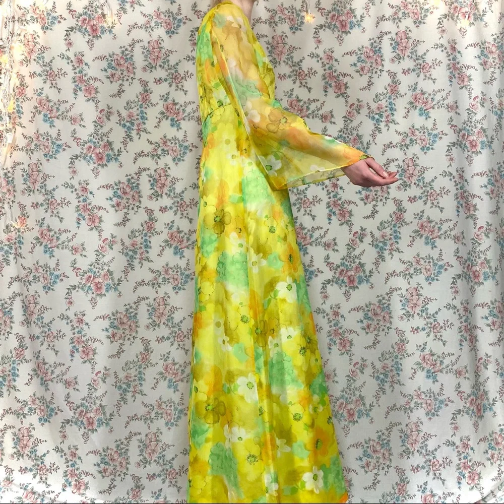Vintage 70s yellow floral empire waist maxi dress with handkerchief sleeves - Picture 3 of 6